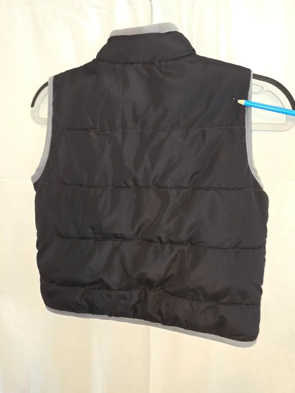 Boys Black and Gray Puffer Vest Zipper Pockets Child Size 6 7